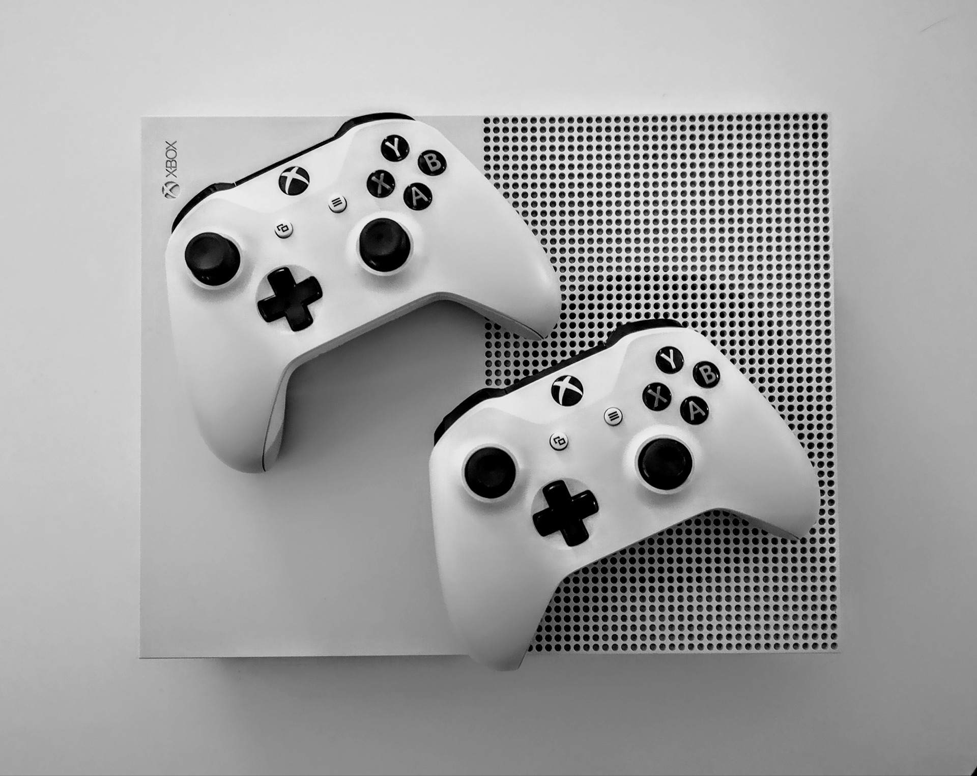 Ein Bild von zwei Spielcontroller